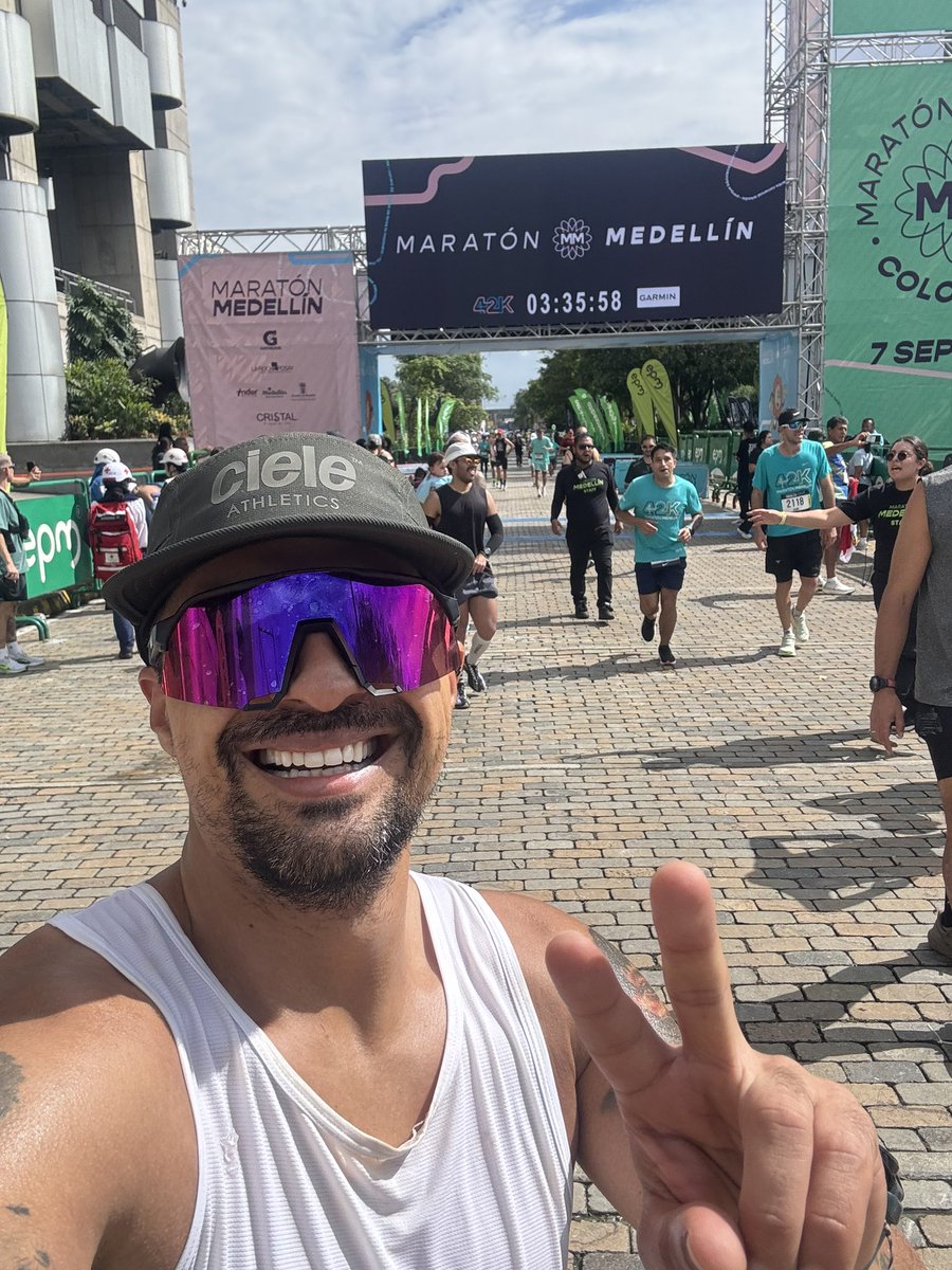 alejocalleCS's tweet photo. 🧵Crónica de una Maratón y la peor experiencia en la @sttmed
Ayer fue la maratón de Medellín, un evento deportivo y masivo (27000 pnas). Llegan de varias ciudades y países. Pero a la secretaría de Movilidad solo le interesó enviar grúas a los barrios aledaños. @FicoGutierrez https://t.co/FgoRbbWDIq