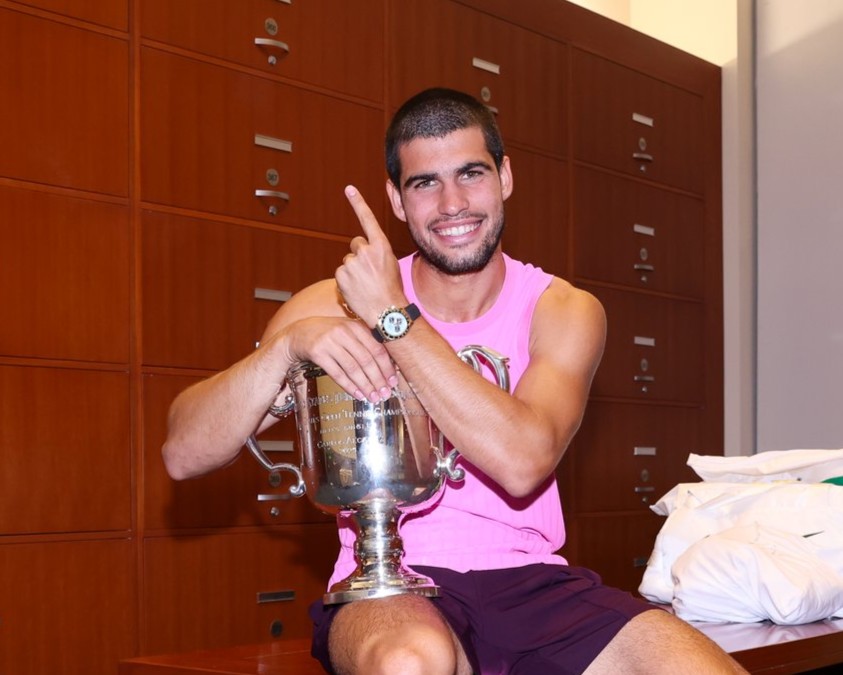 Carlos Alcaraz a raison de Jannik Sinner deux fois plutôt qu’une ! 🤯

En remportant le titre à New York, Alcaraz a :

👉 Privé Sinner d’un deuxième sacre consécutif 🏆🏆
👉 Détrôné l’Italien au sommet du classement de l’ATP 🎾

Plus de nouvelles ➡️ bit.ly/4pcV0I7