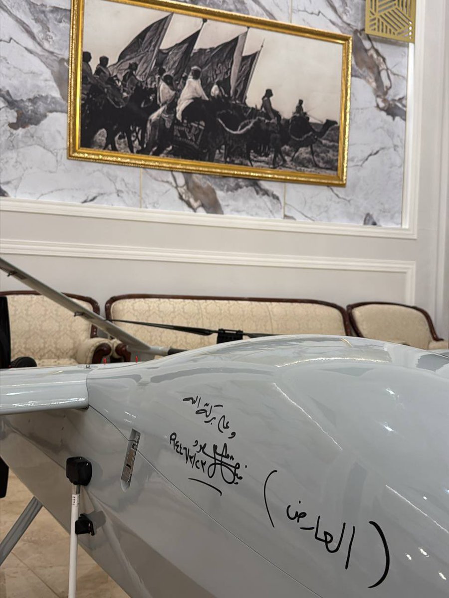 EmarahAlQassim's tweet image. خلال اطلاع سموه على ما حققته طائرة " العارض" من اشادة خلال قيامها بأدوارها ..

سمو #أمير_منطقة_القصيم : فخور بنجاح طائرة "العارض"، إحدى الصناعات الوطنية لشركة دفاع المتحدة، وتنفيذ مهامها وفق أعلى المعايير، وهذا يعكس قدرة أبناء الوطن على الابتكار وصناعة منتجات وطنية متقدمة في مجال…