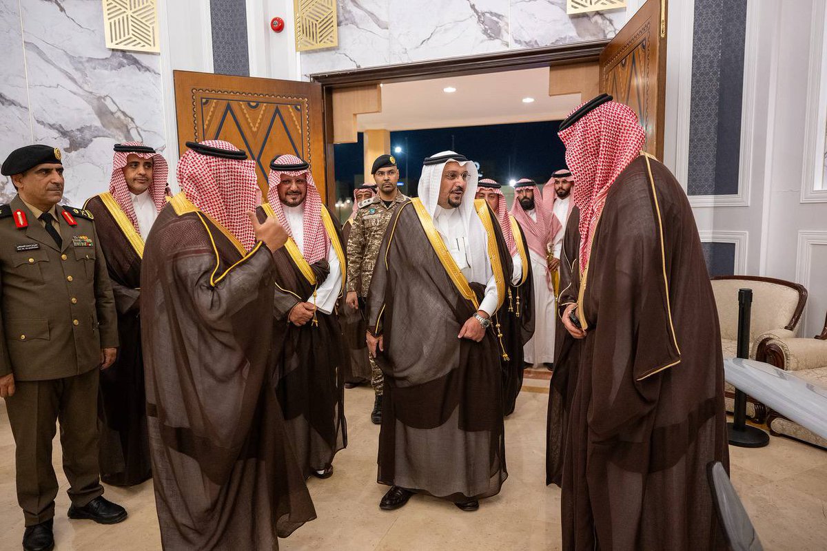 EmarahAlQassim's tweet image. خلال اطلاع سموه على ما حققته طائرة " العارض" من اشادة خلال قيامها بأدوارها ..

سمو #أمير_منطقة_القصيم : فخور بنجاح طائرة "العارض"، إحدى الصناعات الوطنية لشركة دفاع المتحدة، وتنفيذ مهامها وفق أعلى المعايير، وهذا يعكس قدرة أبناء الوطن على الابتكار وصناعة منتجات وطنية متقدمة في مجال…