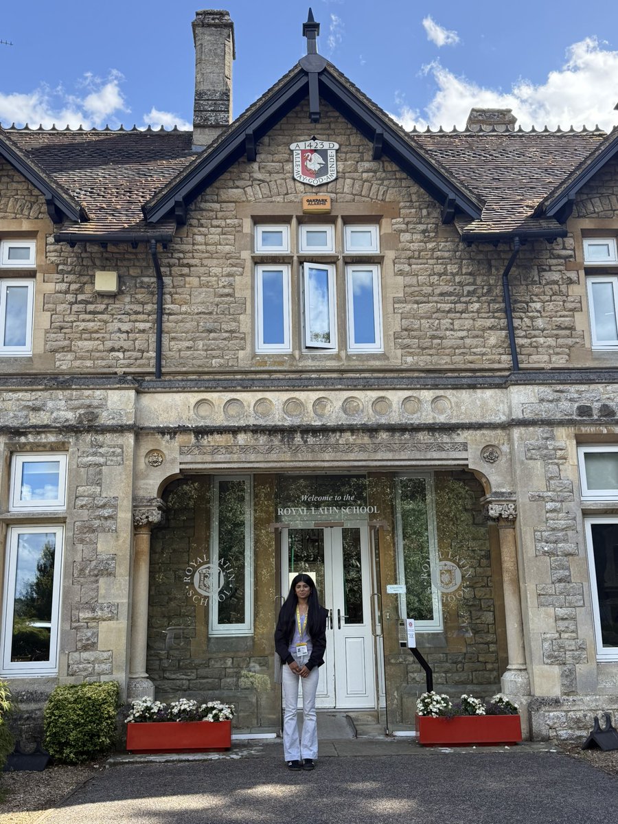 A huge thank you to Old Latin Branavi who visited Medsoc to speak to our Year 13s today. She shared valuable insights from her journey to Medical School and we are extremely proud of her achievements. All the best at Bristol when you start next week Branavi! <a href="/TheRoyalLatin/">RLS</a>