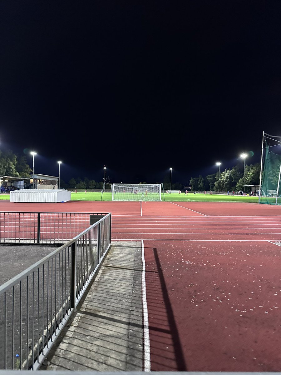 Game 33 of 25/26
Ground 549
Another Monday night, another 6 hour round trip, another athletics stadium at <a href="/BarkingsideFC/">Barkingside F.C.</a> who play at Ilford. Not a bad stadium though considering it is athletics. Nice to do something in a different league. #groundhop #groundhopping