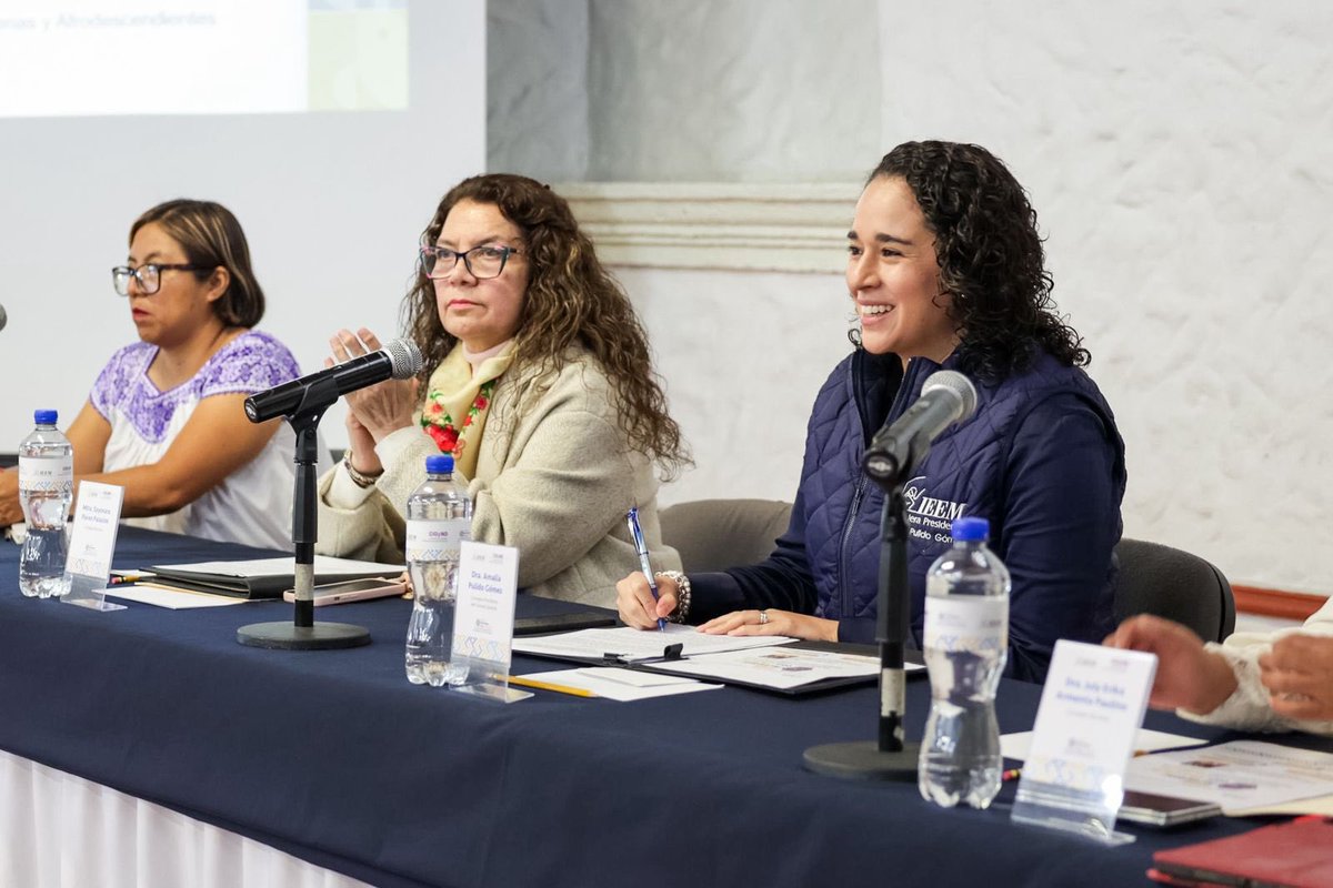 💬✨Un gusto aprender de la experta Laura Hernández, <a href="/CODHEM/">Comisión de Derechos Humanos del Estado de México</a>, en la charla “Participar con identidad” del <a href="/IEEM_MX/">IEEM</a>.
Estos espacios son fundamentales para reconocer la riqueza multicultural y avanzar hacia una representación política más incluyente.