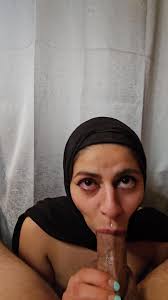 اركعي تحت زبري اطهر بقك بلبن زبري يامسلمه