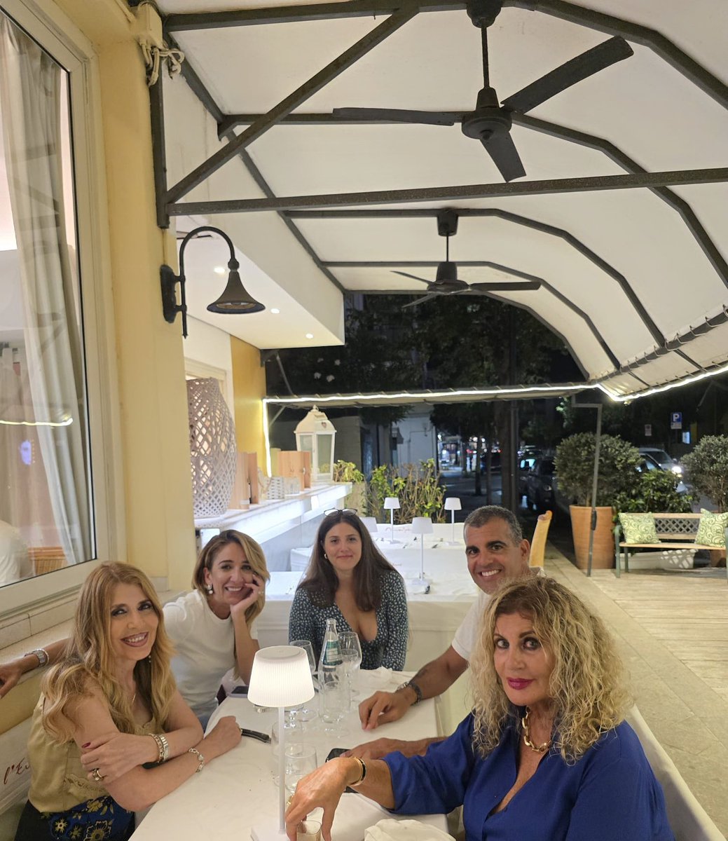 Marellagiov's tweet image. Stasera all&apos;Eucaliptus di Olbia con le due più attese: Cristina e Virginia, finalmente con noi. #marellagiovannelli #sorella #nipote  @vale_po82 @exploringsardinia #olbia #sardegna #sardinia  @cristina.giovannelli @virginiasekules