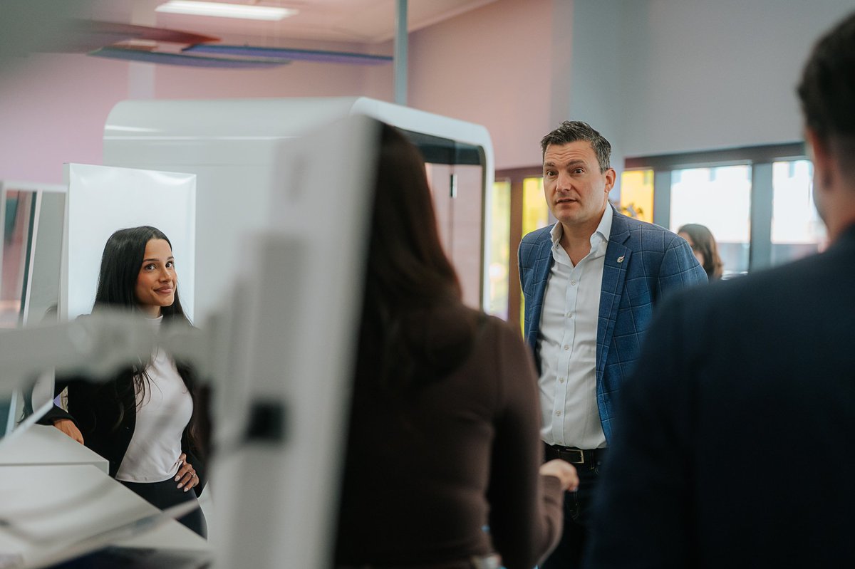 AmiiThinks's tweet photo. We were pleased to welcome Minister @EvanLSolomon to Amii HQ today. Amii CEO @CamLinke joined Minister Solomon for a tour and a great fireside chat about #AI in Canada. 🇨🇦

Stay tuned for a video and recap of that conversation! https://t.co/JnxU76yFRk