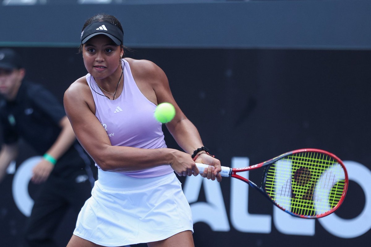 😱NANÁ! Se você não conhece o novo fenômeno do tênis brasileiro, é bom conhecer.

Aos 15 anos, Nauhany da Silva vence Carol Meligeni no SP Open. 

✅ 1ª vitória de nascida em 2010 WTA
🆙 Ganha mais de 400 posições no ranking