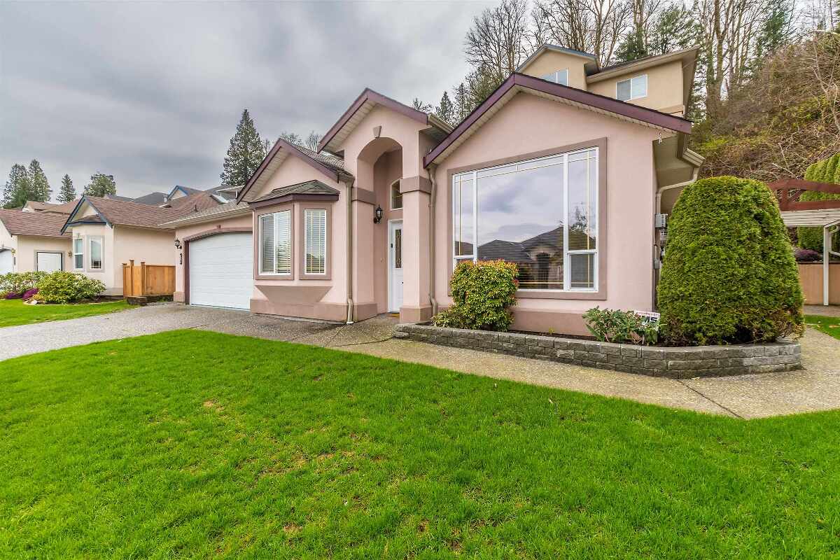 OliverBvB's tweet photo. House prices have dropped significantly, and the market is flooded with enough listings that maybe you can do the once unthinkable: sell your house with less concern about where you’ll live next. https://t.co/deLwgs0a5T https://t.co/YFsKyOXKjj