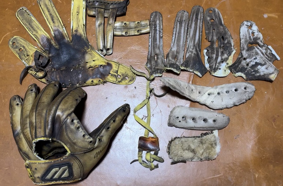 現在加工中のミズノプロMロゴモデル🤝
40代前後の方には馴染みが深いのではないでしょうか😌
内部総入れ替えの大規模修繕。私も高校球児だった頃憧れていた1人です😌また再開できて嬉しい気持ちです🤝
完成しましたらYouTubeでご紹介します‼️
ぜひフォローお願いいたします🙇
youtube.com/@9toolfactory?…