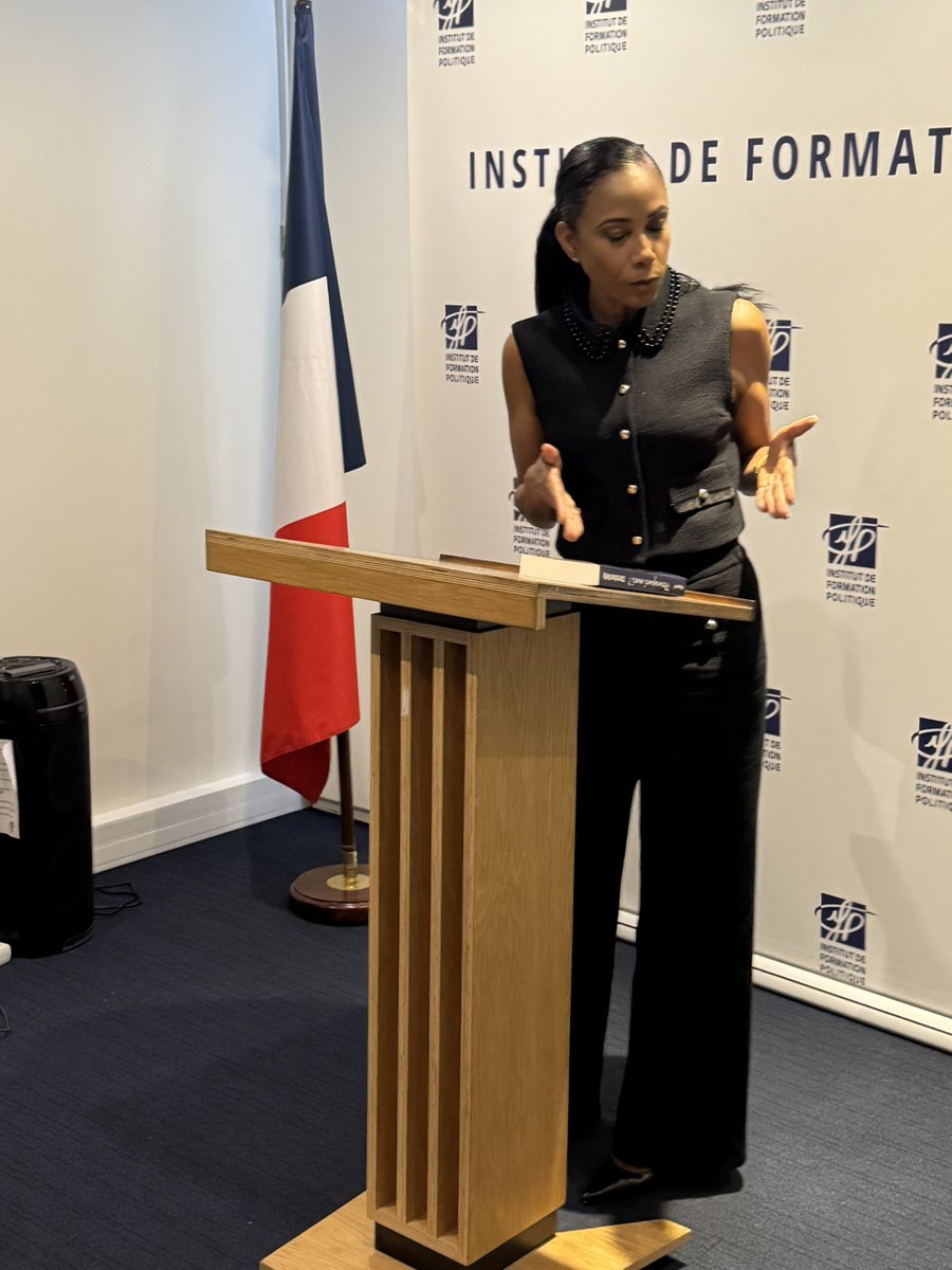1ere séance de dédicaces de mon livre « Pourquoi moi? »au sein de <a href="/ifpfrance/">Institut de Formation Politique</a> 
Quel accueil
Quelle soirée 
Quels échanges 💗