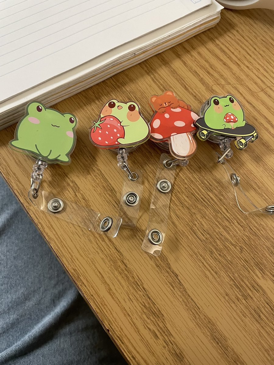wildkylie65's tweet photo. #frousetwtselfieday shhhhhh we don’t talk abt my inactivity, nursing school’s fun. rts and shii are fine!

ft my clips for my id 
(aren’t they adorable) https://t.co/LvXeY9B6E8