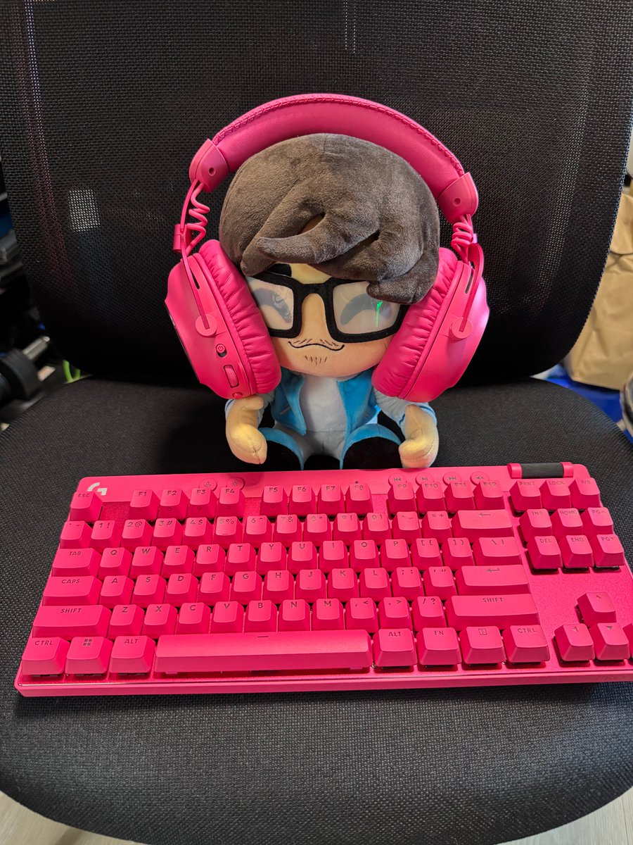 JWonggg's tweet image. Little me loving the pink colors from @logitechc 

I might need to make sure everything will be pink theme!!

Logi.gg/jwong

#LogitechGPartner