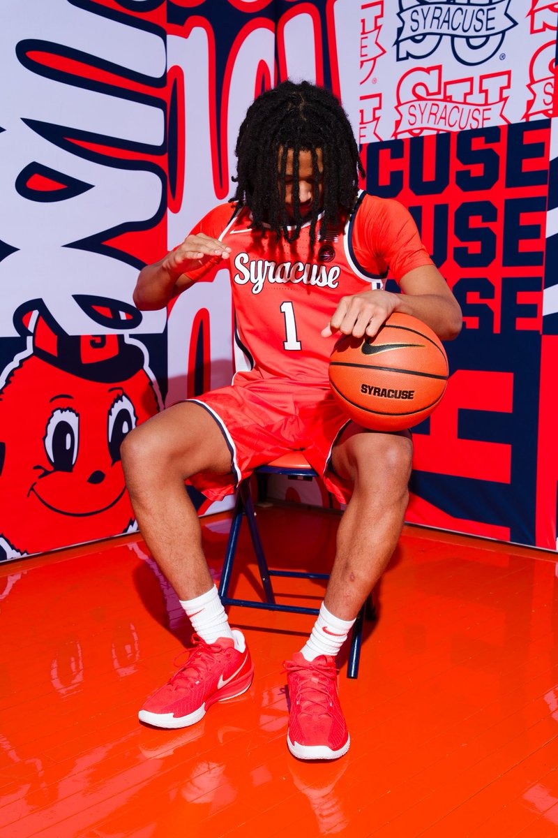 DaKarispear's tweet image. Go cuse🍊🍊? #officialvisit #notcommited