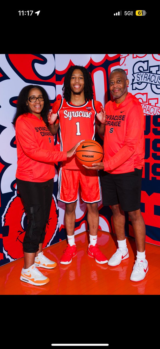 DaKarispear's tweet image. Go cuse🍊🍊? #officialvisit #notcommited