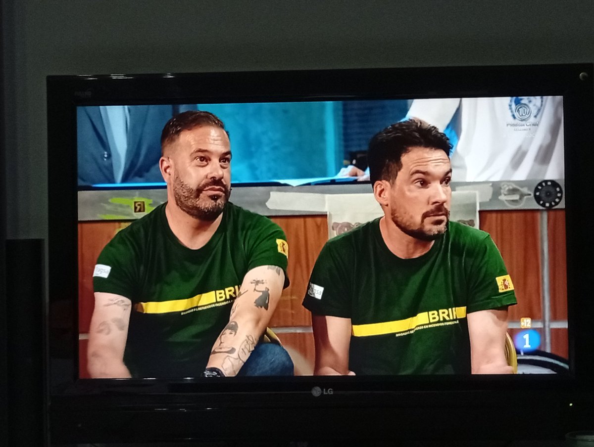 mjargibay's tweet photo. Te puede gustar más o menos davidbroncano y @larevuelta_tve  pero sus invitados , aún no siendo famosísimos, si abordan cuestiones de actualidad y grandes profesionales como los integrantes de las #brif que han luchado contra el fuego este verano. Se agradecen estos invitados. https://t.co/pXMtweuLcq