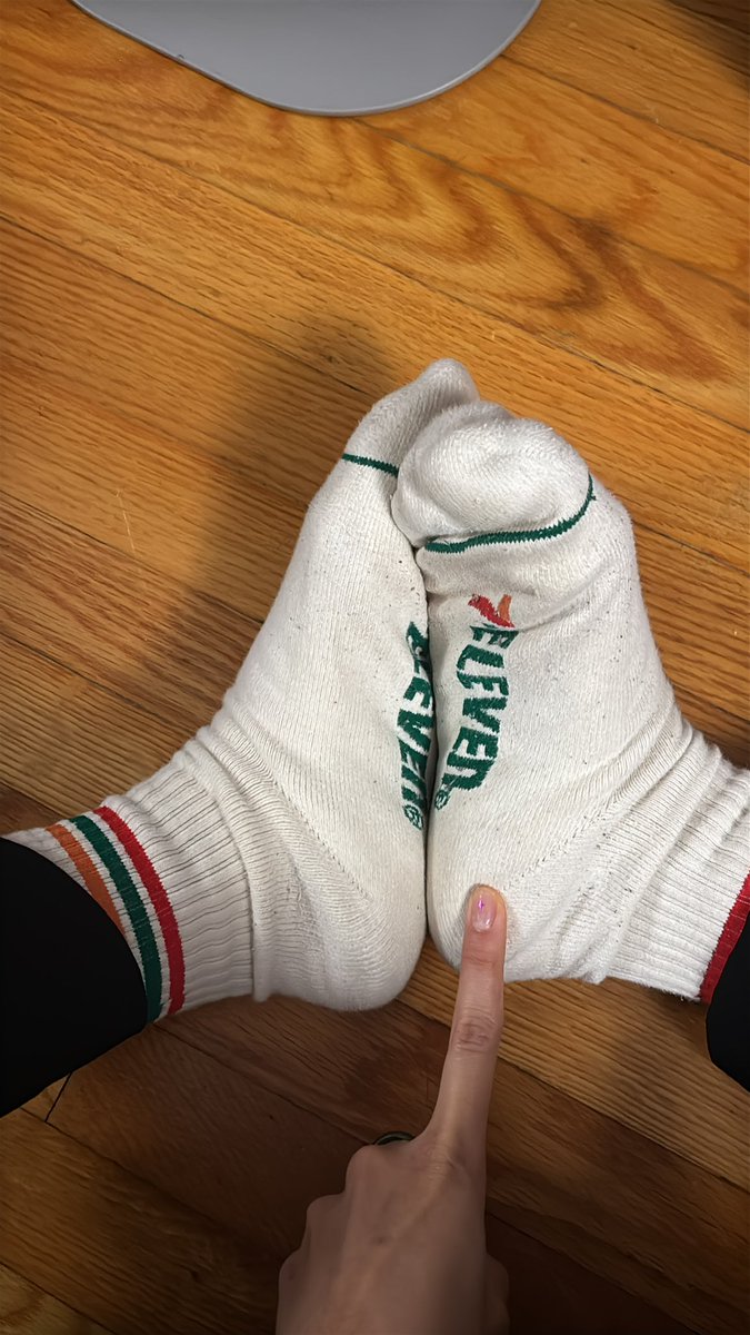 aiand0's tweet photo. 7 eleven socks :3 https://t.co/5CfvfWbvoW