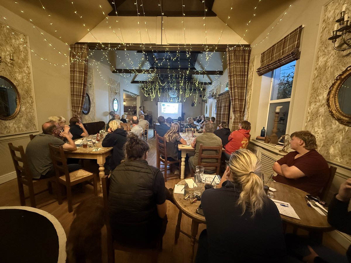 Great meeting this evening, talking over bovine respiratory disease 🫁. Huge thank you to <a href="/Boehringer_AH/">Boehringer Ingelheim</a> and @zoetis for a brilliant talk and for kindly sponsoring the meeting. Thank you also to the Roebuck Inn for the venue and some tasty food 🍔 🍺 #cattlepneumonia