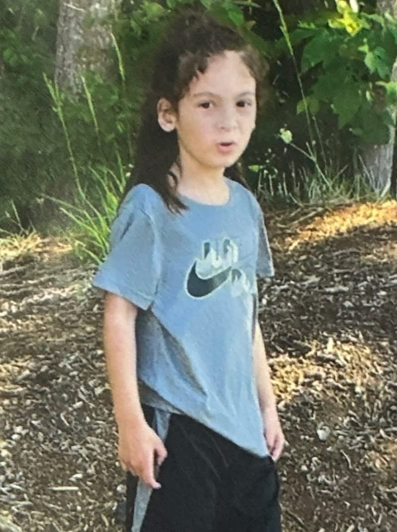 iamlegacy23's tweet photo. #Update in the search and rescue of #LiamKing from #NorthCarolina.
🚨MISSING CHILD ALERT –
ASHEBORO, N.C. 🚨
Deputies are urgently searching for 7-year-old Liam A. King, a nonverbal child with autism, last seen Sunday in the area of Forest Hills Drive, Asheboro.
🔹 Key Details:
Liam left the area on foot.
He is nonverbal and may run if approached.
Description: ~3’5”, 55 lbs, shoulder-length brown/black hair, brown eyes.
Last seen wearing: light blue/black/gray Nike sweatshirt, gray Nike T-shirt, black sweatpants, blue Sonic socks, tan tennis shoes. (Photo attached)
🔹 Search Efforts:
Sheriff’s Office, FBI, and multiple state/county agencies are involved.
Search teams include canine units, helicopters, ATVs, utility vehicles, and over 100 personnel.
Focus is on ponds, wooded areas, and open fields near the home.
A nearby pond is currently being drained as part of the search.
Officials emphasize: no indication of abduction or foul play at this time.
🔹 Important Context:
Liam’s mother says he has rarely wandered off, but he is fascinated with water, which is why water areas remain a high-priority search zone.
He was outside with family but unsupervised for a few minutes before being reported missing.
👉 Authorities stress: Only trained law enforcement and search-and-rescue teams should assist, as untrained entry could compromise the search.
📞 If you see Liam or have any information, call 911 immediately.
💙 Please share widely to help bring Liam home safe.