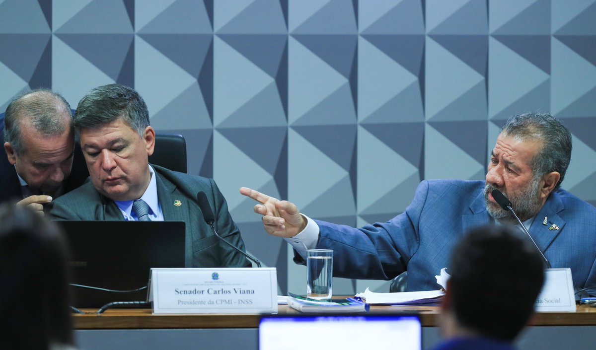 Guardem essa foto!

Senador Rogério Marinho, o presidente da CPMI/INSS senador, Carlos Viana, e o ex-ministro da previdência, Carlos Lupi. 

Onde tudo começou!!!!!! 

Foto Lula Marques.