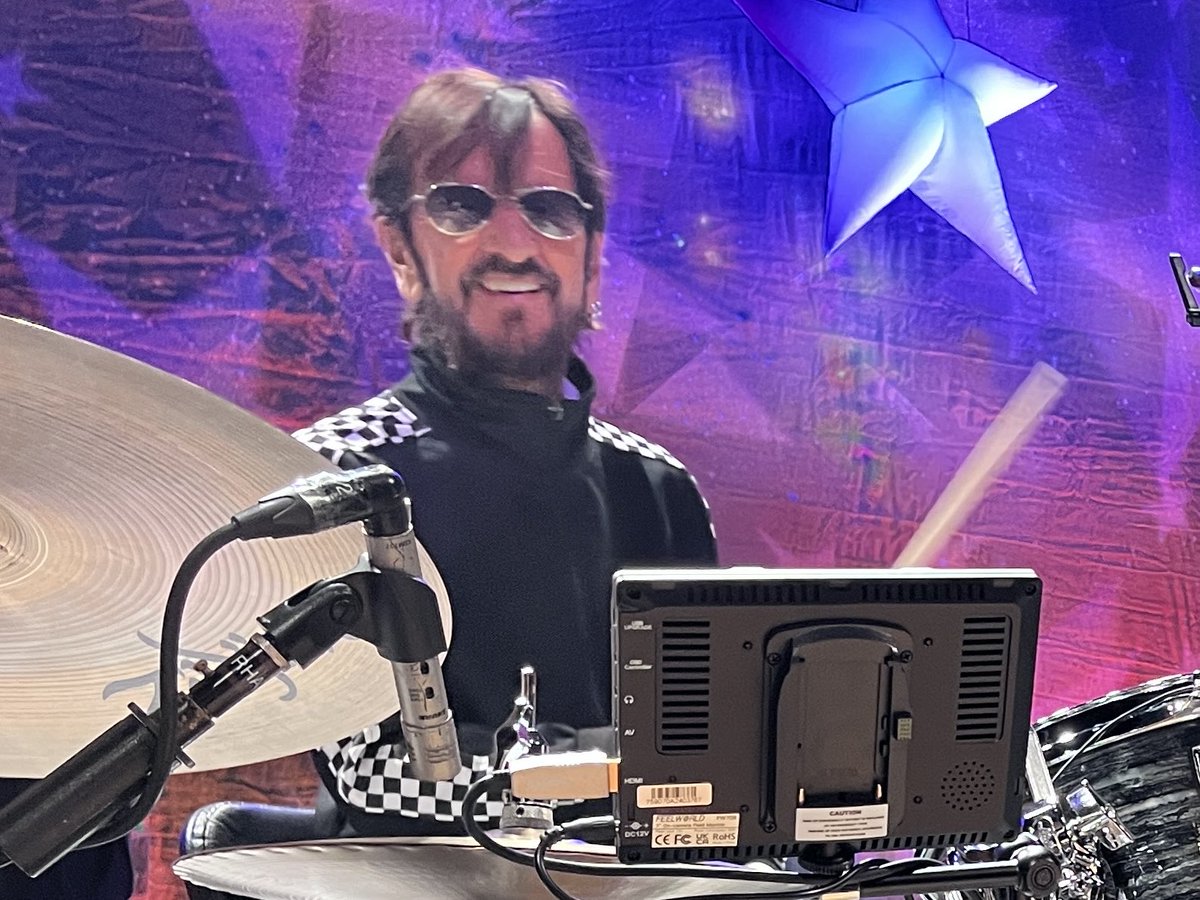 #RingoStarr tweet media
