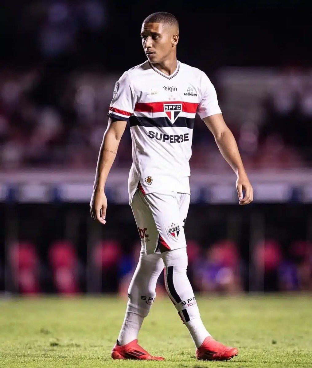 spfcinfoss's tweet photo. 🚨 O São Paulo aceitou uma proposta, superior a US$ 6 milhões (R$ 32,5 milhões), do CSKA da Rússia por Henrique Carmo.

Como a janela no país fecha em breve, ele deve viajar nas próximas horas.

[@bellagiannolaa | @lancenet] https://t.co/5chn2FHyDN