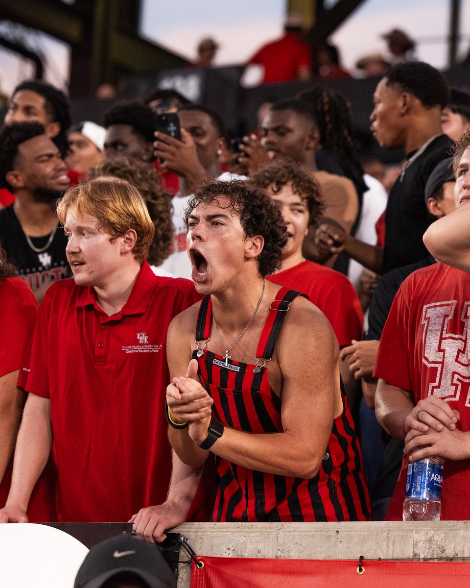 UHCougars's tweet image. UH students, you ready for Friday?! 

Be in your seats EARLY! 

🎟️ » uhcougars.com/studenttickets