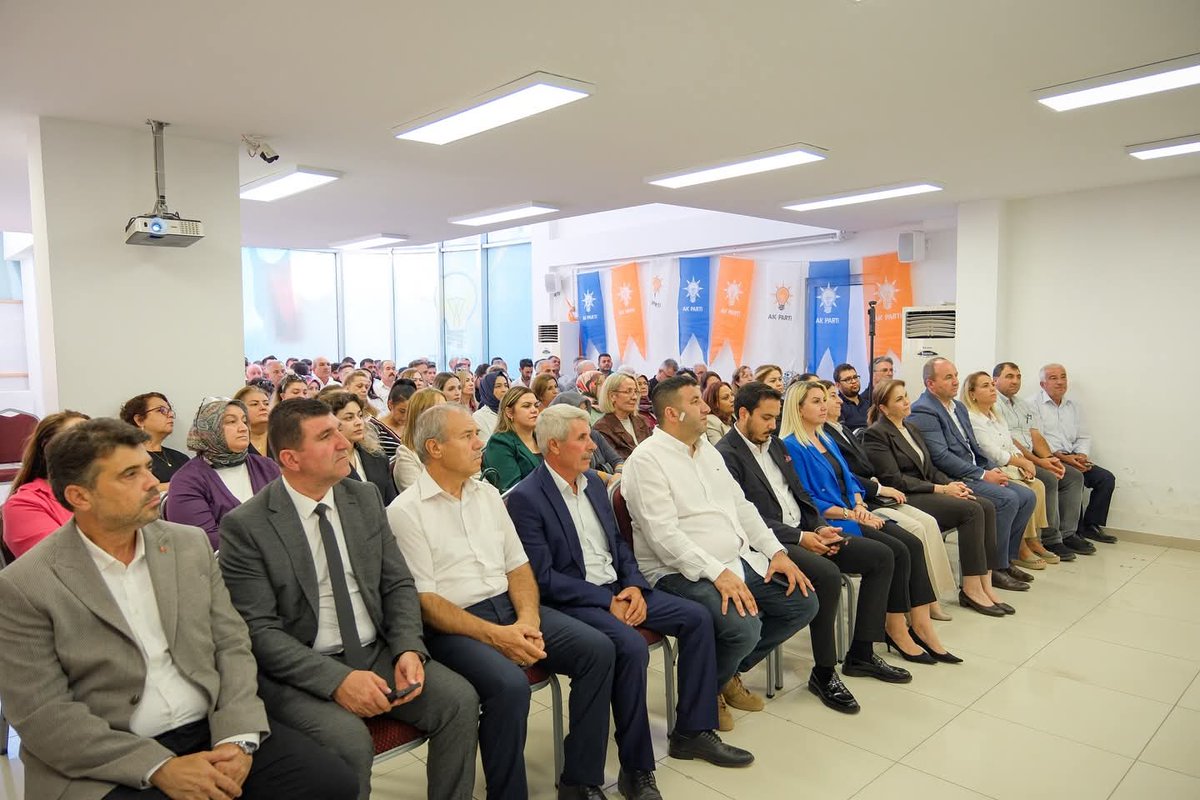 MericAkParti's tweet photo. 81 il Yeşil Dönüşüm ve İklim Farkındalığı Programı kapsamında, Çevre ve Şehircilik Politikaları Başkan Yardımcımız Sn. Yaşar Baş’ı İl Başkanlığımızda ağırladık.
Daha yeşil ve sürdürülebilir bir gelecek için hep birlikte çalışmaya devam ediyoruz. 🌱 https://t.co/Q9xJzk7qE9