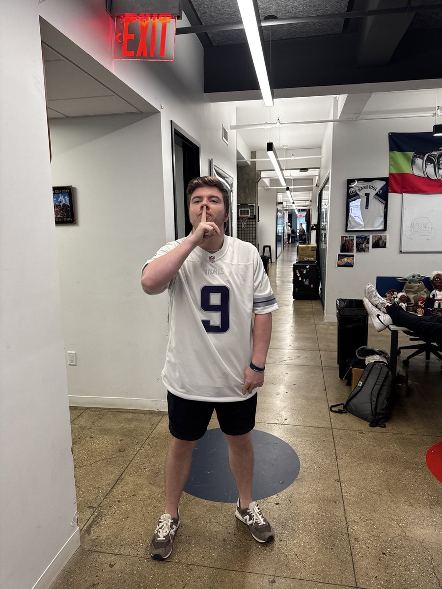 JackMacCFB's tweet image. Vikings sent me this jersey last year. 

Been waiting to put it on for a year. 

It’s time.

Vikings -112.
Vikings Playoffs YES +110. 
Vikings NFC 13/1. 
Vikings Super Bowl 28/1.