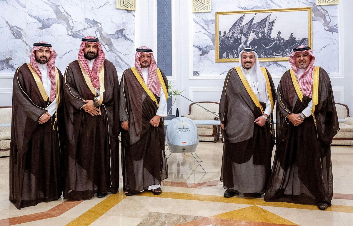 QudraHolding's tweet image. نفخر في #قدرة_القابضة بما تحققه شركاتنا التابعة من إنجازات نوعية، ويأتي تميز #دفاع_المتحدة في صناعة طائرات الدرون الوطنية 🇸🇦 شاهداً على كفاءة أبناء الوطن وقدرتهم على المنافسة العالمية.
مستمرون في دعم رؤية المملكة نحو ريادة صناعية وتقنية راسخة