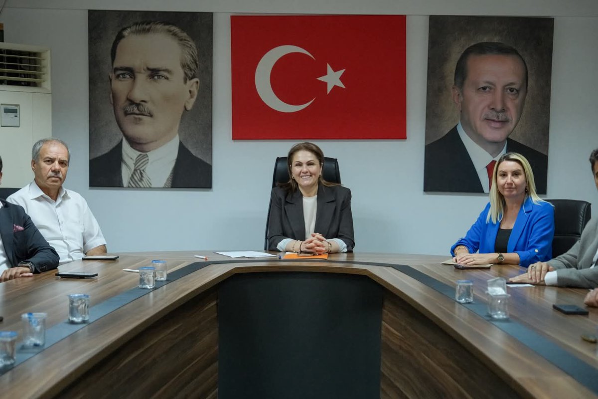 MericAkParti's tweet photo. 📍 AK Parti Edirne İl Başkanlığı

Üç kademe il ve ilçe başkanlarımızla buluşarak verimli bir istişare toplantısı gerçekleştirdik.

Ortak hedeflerimizi masaya yatırdık, çalışmalarımızı değerlendirdik ve yol haritamızı güçlendirdik. 🇹🇷 https://t.co/0hDXn6Yjoi