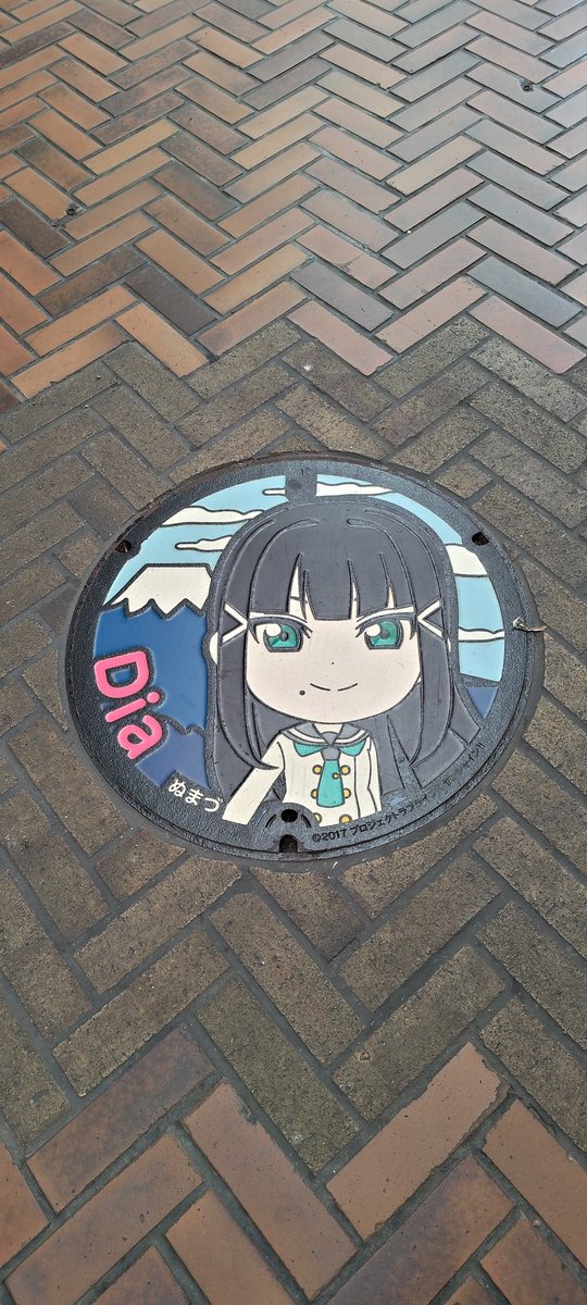 おはようございます🎧😆✨
久々に天気見誤って目茶苦茶雨に打たれました🤣
なんか梅雨みたいにコロコロ変わる天気で読めない💦
また色々漫画買ってしまっていて置く場所に困ってます🤣「ばっどがーる」面白い💞💞

本日もよろしくお願いします😊