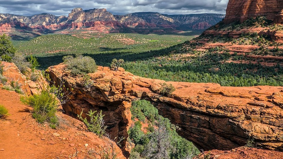 MagicFlyNPotato's tweet image. Sedona, AZ is absolutely beautiful! (There is a person on the mountain side of the 4th picture....for scale)
#SedonaAZ #bellrock #DevilsBridge #CathedralRock