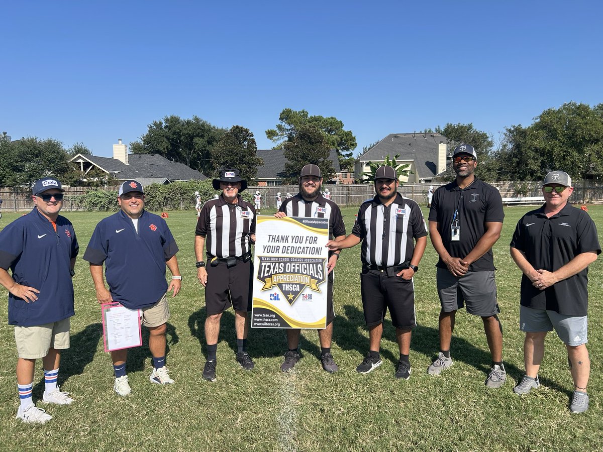 Shoutout to our officials tonight at Truitt vs. Sprague 🙌 
Thank you for keeping the game alive! 🏈⚡️ #THSCA #OfficialsAppreciation #RTP
<a href="/CFISDAthletics/">CFISDAthletics</a> <a href="/truittcfisd/">Truitt Middle School</a>