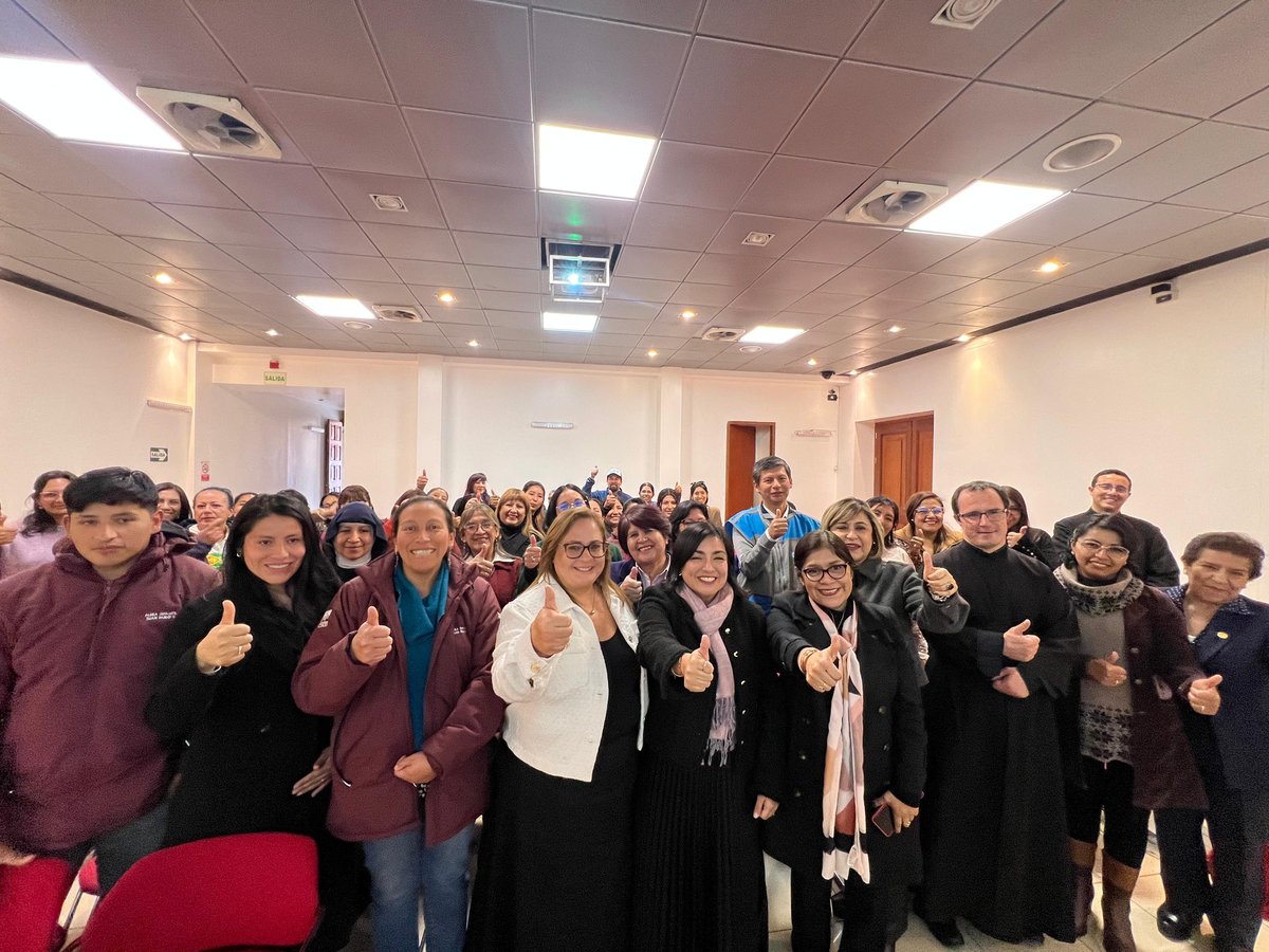 #CUSCO | ¡Compartimos nuestras buenas prácticas para seguir construyendo entornos seguros para la niñez! 👧🏽👦🏻💙

En el Encuentro Regional de Centros de Acogida Residencial organizado por el <a href="/MimpPeru/">Ministerio de la Mujer y Poblaciones Vulnerables</a>, presentamos nuestra Política de Salvaguarda Infantil y Juvenil y dialogamos