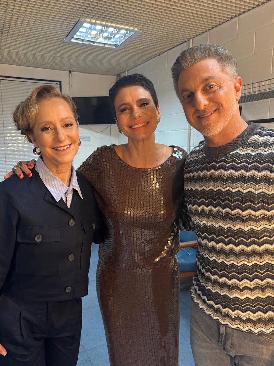 centralmalugall's tweet photo. Ontem a Malu brilhou como jurada artista na Dança dos Famosos, no Domingão do Huck! ✨
Olha só esses cliques incríveis ao lado de #miltoncunha, #carlinhosdejesus, #anabotafogo e #xoroganzebrinha.
Fotos lindas que eles compartilharam nos seus Instagrams!
#malugalli #Domingão https://t.co/BT8Zg9zwE8