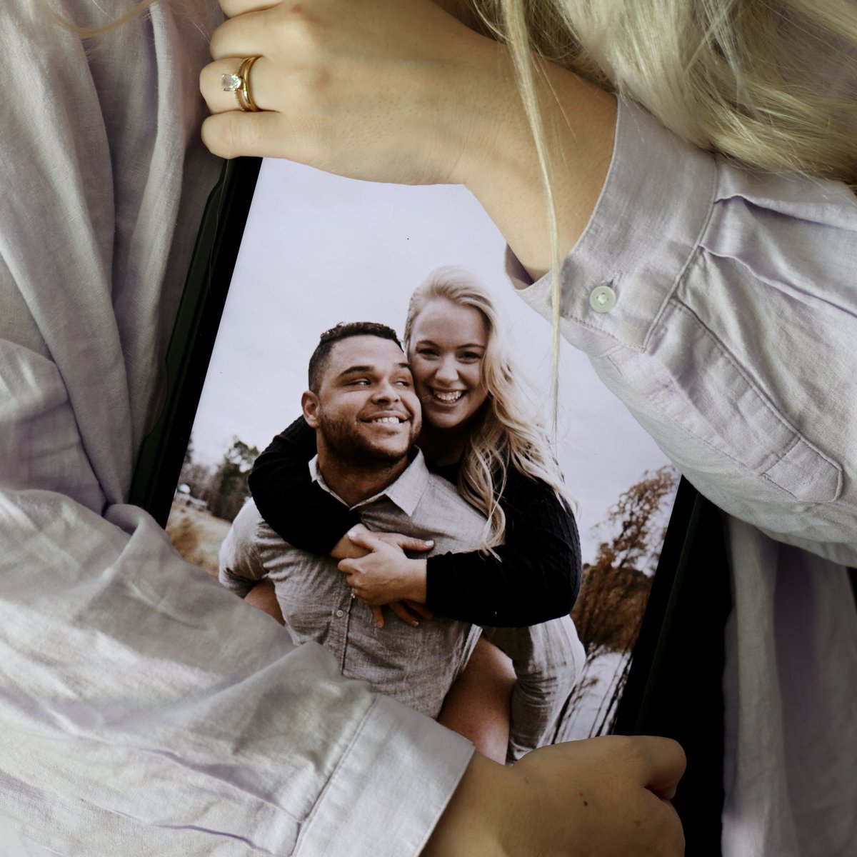 news21's tweet image. “This is just inhumane.” Madison Pestana’s husband was detained in May, despite a pending green card application. Juan Pestana is one of 40,000+ immigrant detainees who have no criminal record. Read the story by @lorenzosjournal @leeannjou here: tinyurl.com/y99ajcnv