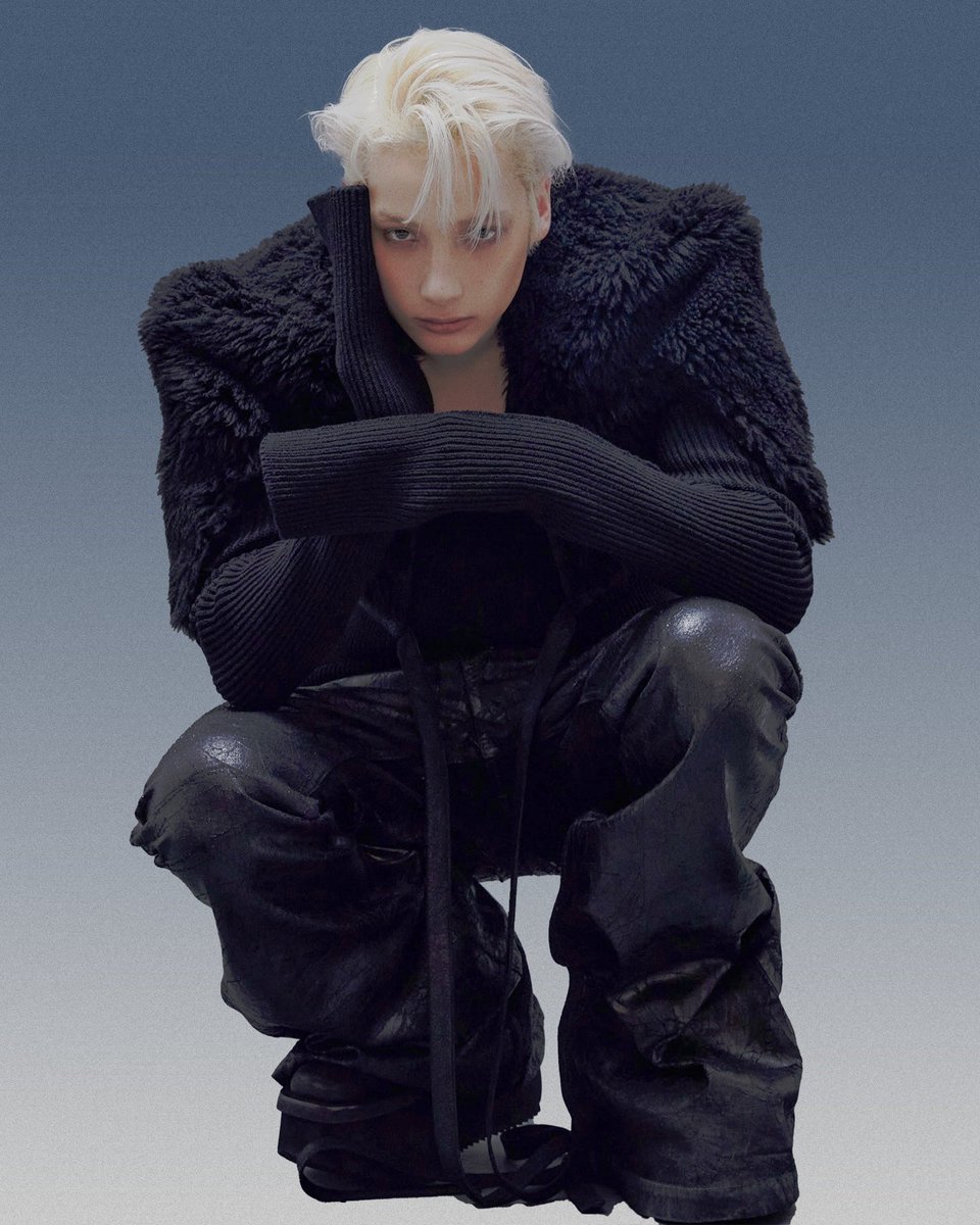 hyukaidol's tweet photo. I need more of this look like I need air to breathe https://t.co/tebl2xg4Fk