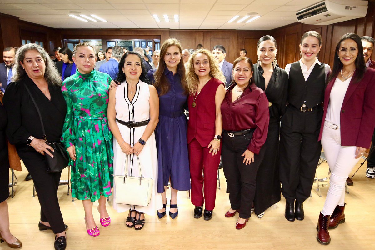 Asistí al informe de actividades del presidente municipal de Tonalá, <a href="/SergioChavez_D/">Sergio Chávez</a>. Desde la <a href="/udg_oficial/">Universidad de Guadalajara</a> reiteramos nuestro compromiso de colaborar en proyectos que impulsen el desarrollo social, educativo y cultural de Tonalá, incluyendo el Hospital Civil de Oriente.