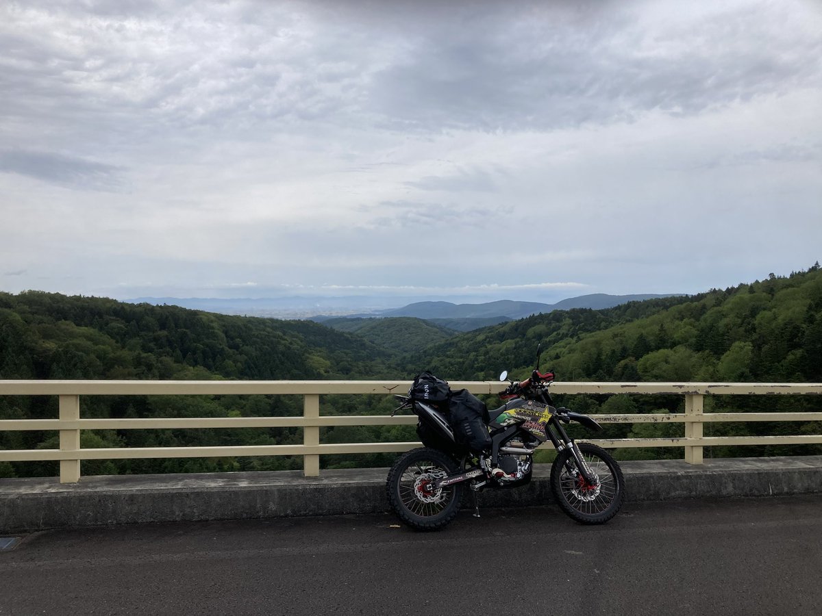 北海道ツーリング2日目
1年で1ヶ月程しか走れない幻の道チョボチナイロードを走って来た🏍️