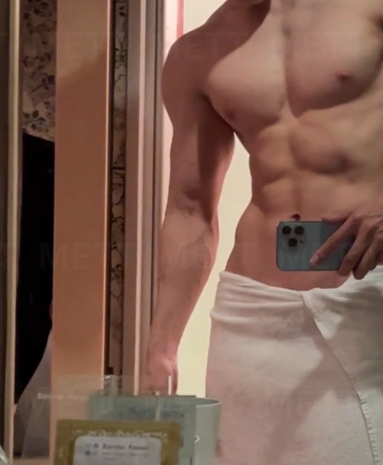 —— Nada mejor que un buen baño después de un largo dis de trabajo.