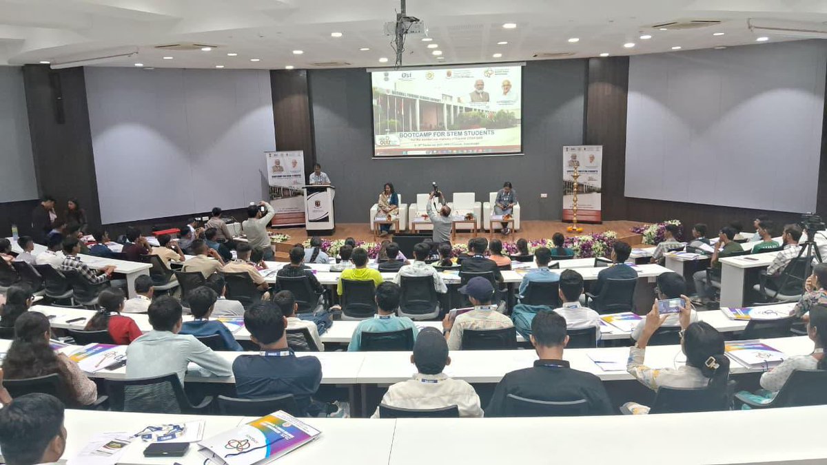 krcscbhavnagar's tweet image. The bright minds of #GujaratSTEMQuiz are at a 3-day #Bootcamp (8–10 Sept) @NFSU_Official Gandhinagar, exploring emerging tech &amp;amp; advanced skills. Grateful to Padma Shri Dr. J. M. Vyas, VC #NFSU, for guiding young talent to turn #curiosity into #careers &amp;amp; shape a #ViksitBharat.