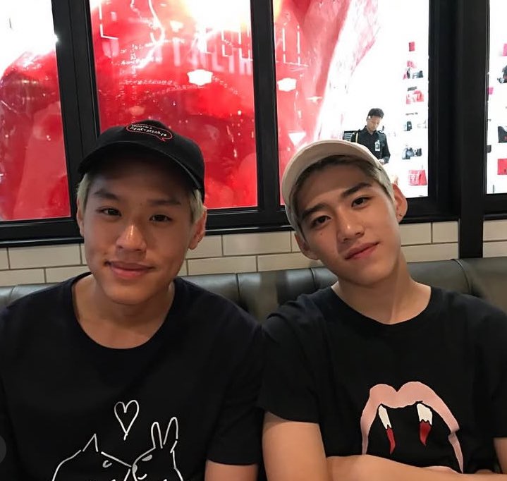 Ningbkpp08's tweet photo. 🥰💏โสด 100% ไม่ได้คบกับใคร...แต่มีแฟนคนเดียวนะจ๊ะ คบกันมาเข้าสู่ปีที่ 10ล่ะ เจอกันที่เรียนพิเศษ ชอบอะไรเหมือนกัน กินอะไรคล้ายๆๆกัน รักกันมา 10ปี..อิอิน่ารัก แฟนน้องพีพีหล่อมาก เก่ง น่ารัก🤪🌹💐🥰💏
#ppkritt 
#bbillkin 
#bkpp
#MchoiceMint2025xPPKrit https://t.co/LdmwbEsZ7H