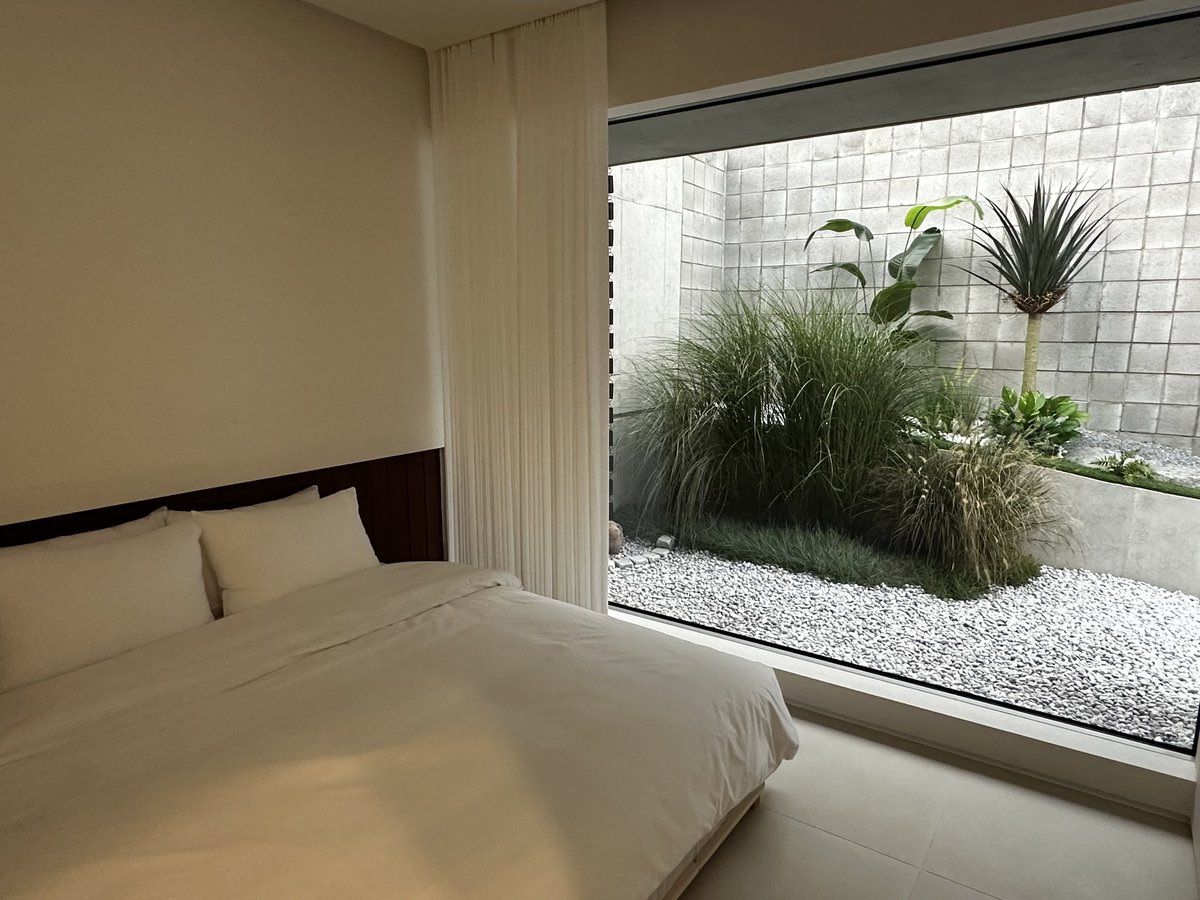 이전 직장 협력사 대표님이 펜션 준공했다고 사진 보내주셨는데, 프라이빗하고 좋네. 근데 강아지 동반은 어렵대. ㅠㅠ