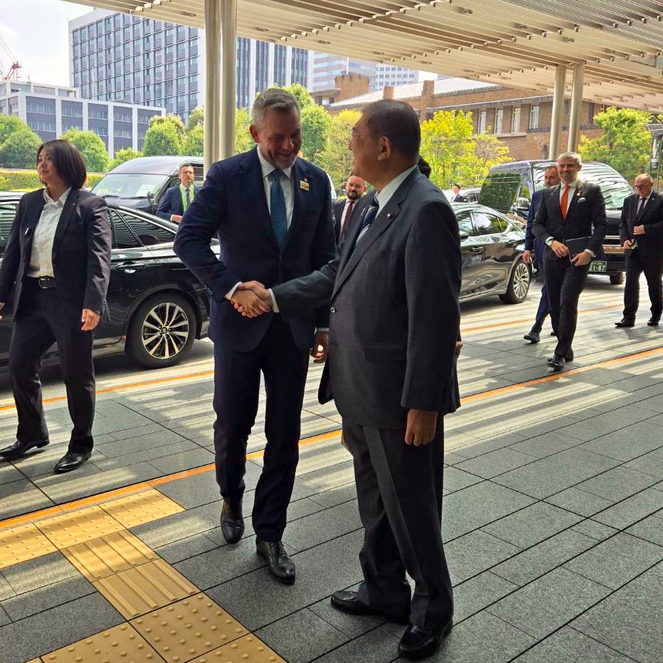 shigeruishiba's tweet photo. 60社以上の日系企業が1万人以上の雇用を創出しているスロバキア共和国のペレグリニ大統領と、経済関係強化、国際情勢などにつき話し合いました。 https://t.co/Qk87T44hzV