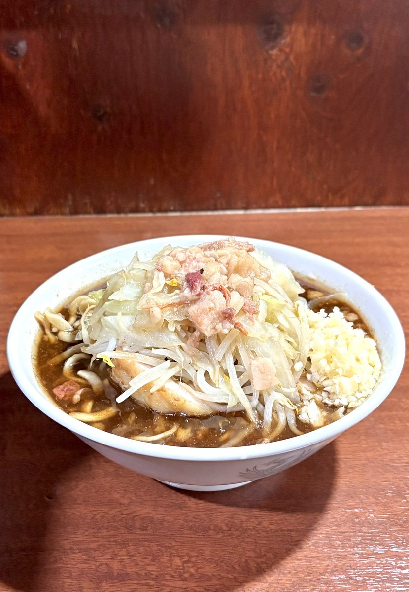 D麺　所沢市
ラーメン麺少なめ1,180円　魚粉100円
野菜少なめニンニクあぶら

初の魚粉トッピング🐟
スープの色も味もガラッと変わって和風になり美味しかったです！
今度は魚粉別皿で試してみます
ご馳走様でした