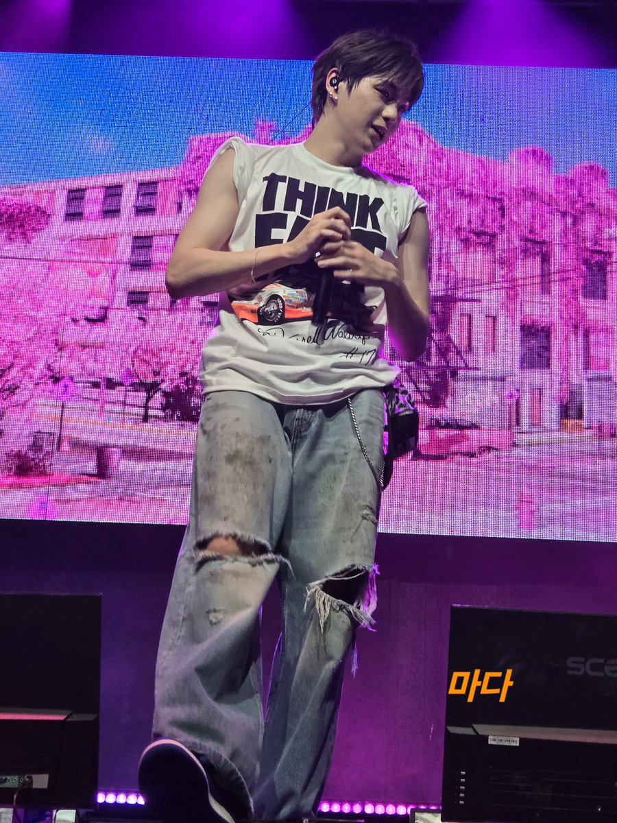 Daniel1210My's tweet photo. 미모 미침
무대 접신함
콜럼버스 뉴에피소드콘서트
#강다니엘
#KANGDANIEL https://t.co/Mp9oe8UZVc