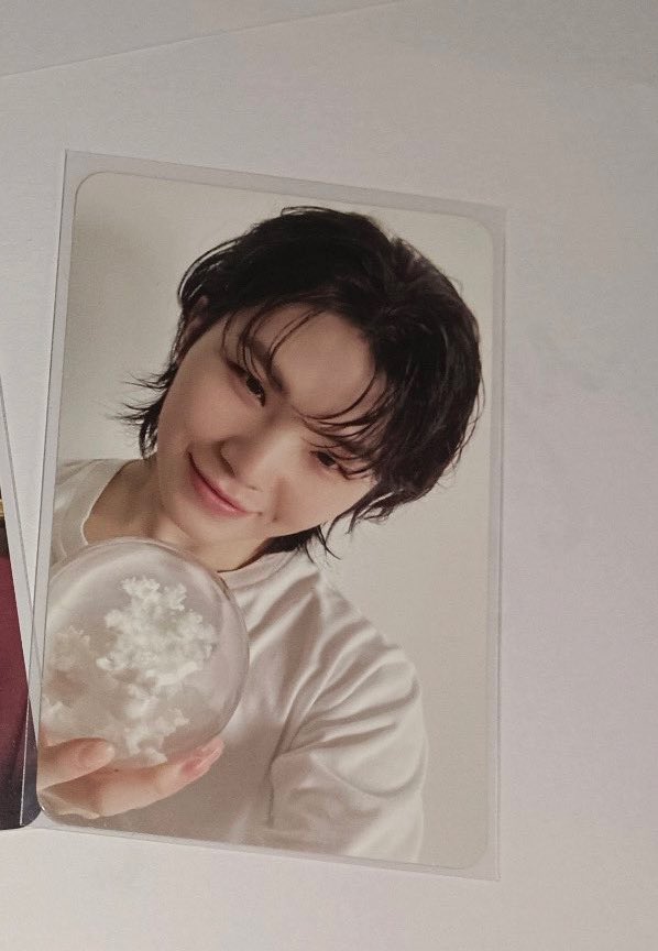 guys ada yang mau pc woozi ini enggak? tinggal co packing ajaa mumpung sekarang lagi event 😬🙏🏻 kalau ada yang mau boleh rt/like aja yaa… nanti sore aku pilih pake random picker!!