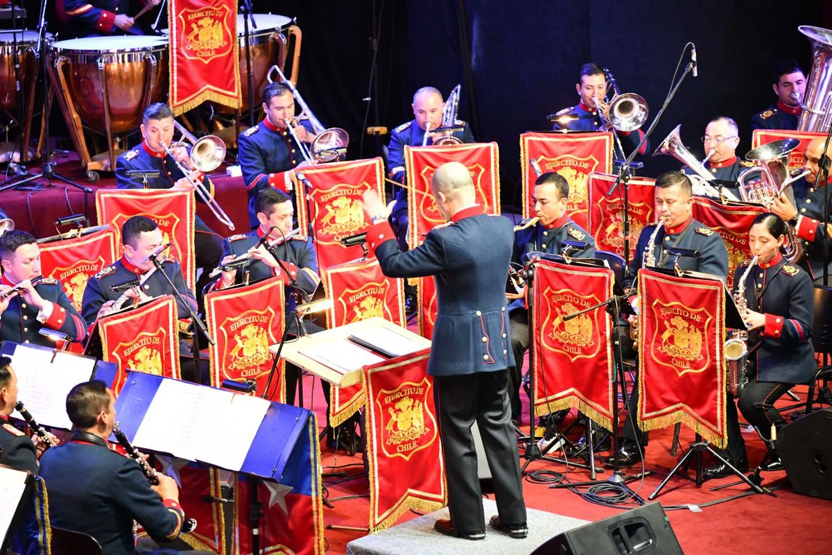 𝐂𝐨𝐧 𝐫𝐞𝐩𝐞𝐫𝐭𝐨𝐫𝐢𝐨 𝐪𝐮𝐞 𝐮𝐧𝐢𝐨́ 𝐥𝐨 𝐜𝐥𝐚́𝐬𝐢𝐜𝐨 𝐜𝐨𝐧 𝐥𝐨 𝐧𝐚𝐜𝐢𝐨𝐧𝐚𝐥 𝐬𝐞 𝐜𝐨𝐧𝐦𝐞𝐦𝐨𝐫𝐚𝐫𝐨𝐧 𝐥𝐨𝐬 𝟐𝟏𝟓 𝐚𝐧̃𝐨𝐬 𝐝𝐞 𝐡𝐢𝐬𝐭𝐨𝐫𝐢𝐚 𝐝𝐞𝐥 𝐄𝐣𝐞́𝐫𝐜𝐢𝐭𝐨 𝐝𝐞 𝐂𝐡𝐢𝐥𝐞.
Todos los detalles en la nota web: f.mtr.cool/rjdqlwewqr