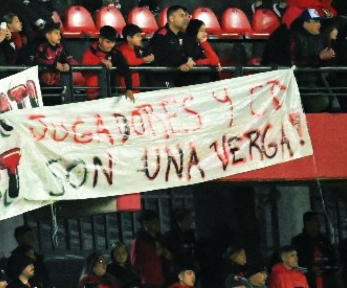 🇦🇷 El trapo de la gente de Colón dedicado a sus jugadores.

No se entendió bien el concepto (?