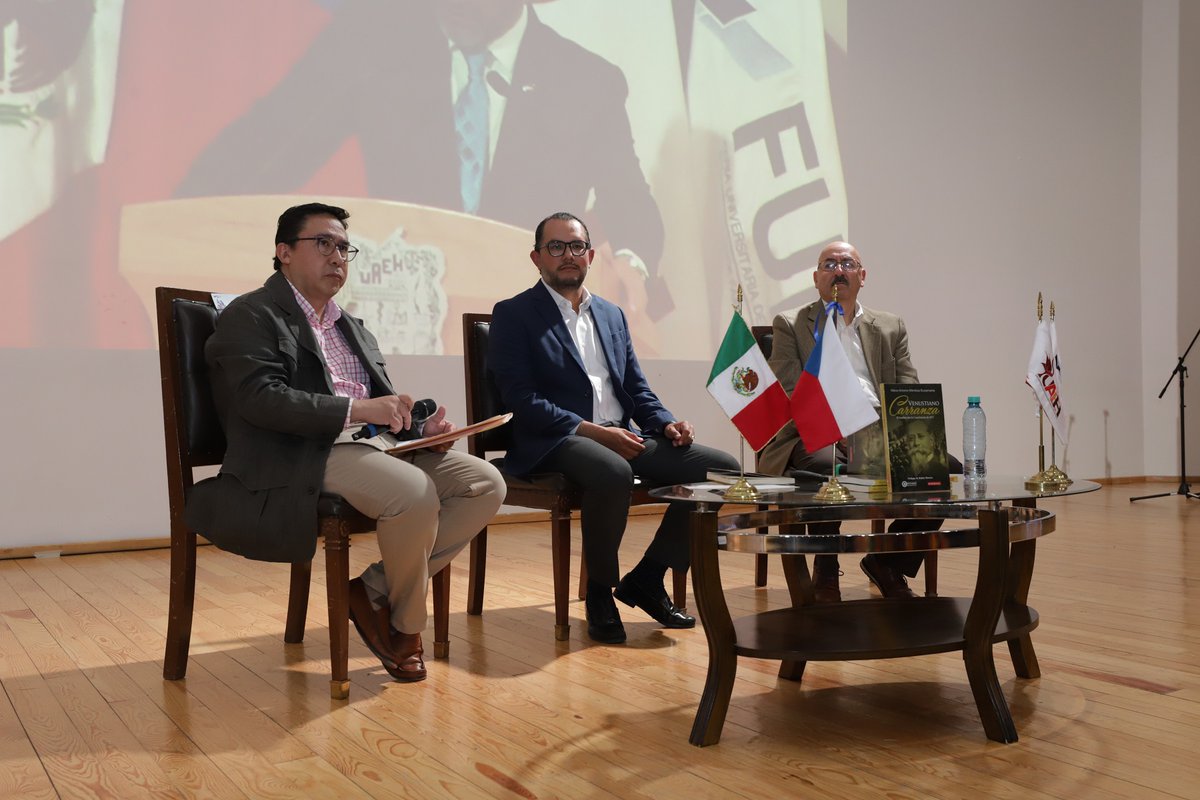 De las armas al derecho: Carranza y la revolución constitucional mexicana. ✨🇲🇽

Para profundizar en el legado del líder revolucionario que promulgó la norma suprema en México, el abogado Marco Antonio Mendoza Bustamante presentó el libro Venustiano Carranza, el hombre tras la